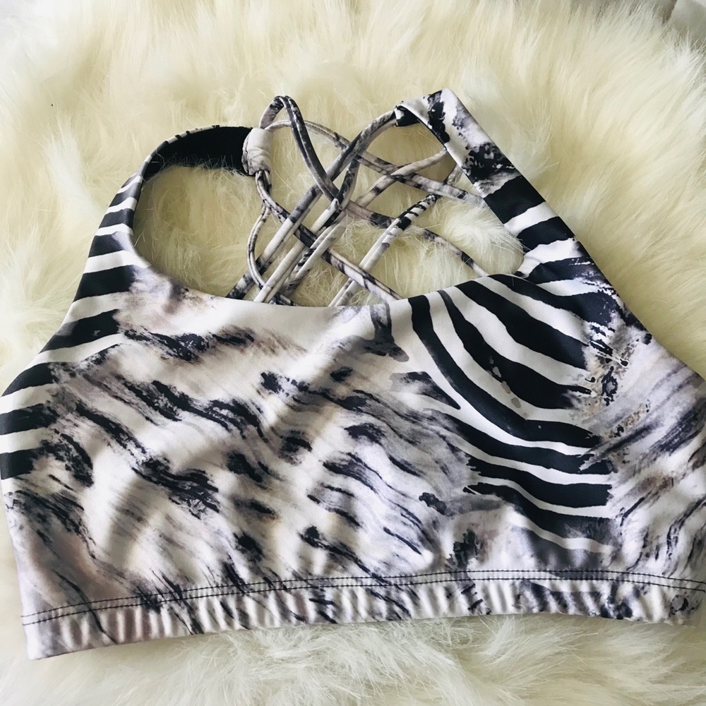 Onzie Chic Sport Bra Size S/M